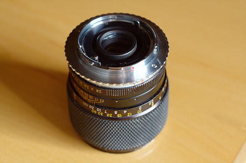 Lens with different focus settings like f stop