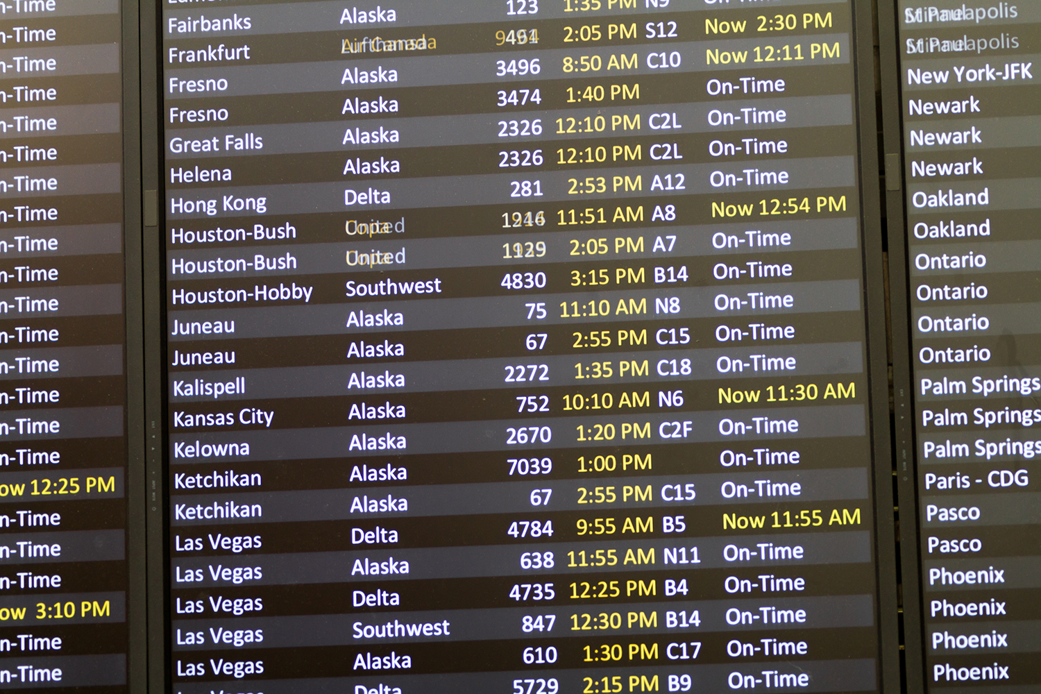 Departure board demonstrates how to fill the frame