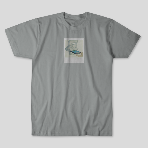 Stylish t-shirt featuring a vintage Polaroid 600 camera design, perfect for photography lovers and retro fashion enthusiasts.